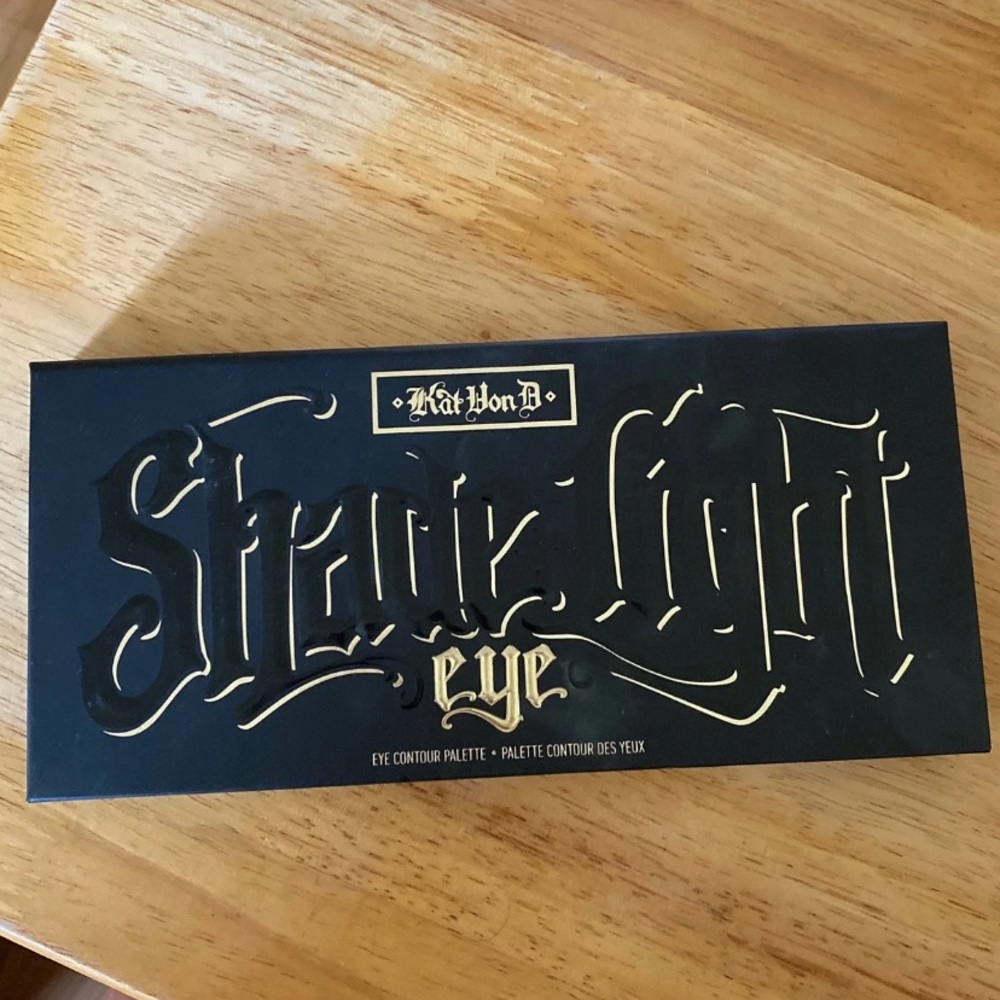 Kat Von D Shade Light Eyeshadow Palette